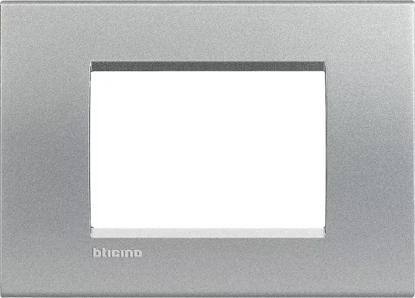 bticino-plaque carr�e livinglight neutre 3 modules - tech (lna4803te)