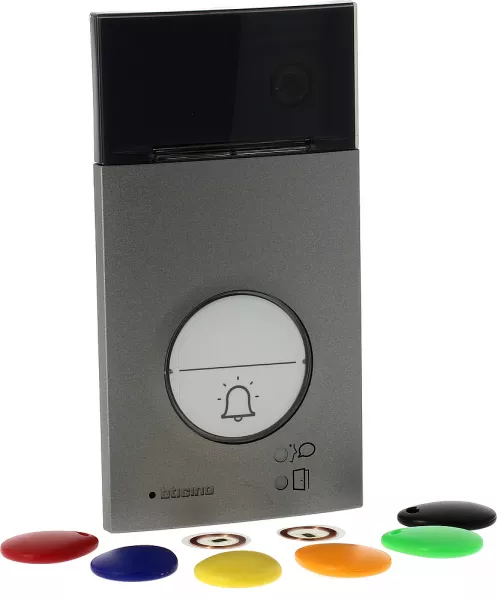bticino-platine de rue linea 3000 vid�o avec contr�le d\'acc�s modulable (bt343091)