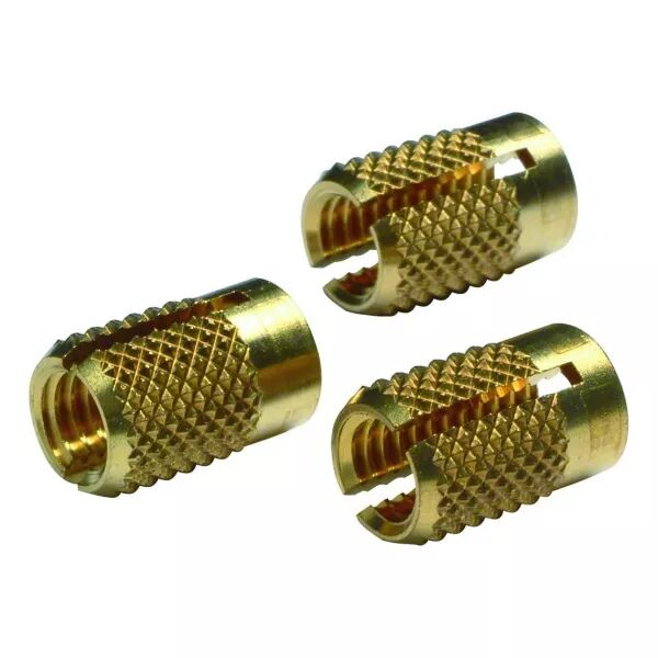 Jeu 100 �crous M6 � encastrer IP6 pour armoires en polyester IP 65 univers (FZ801)