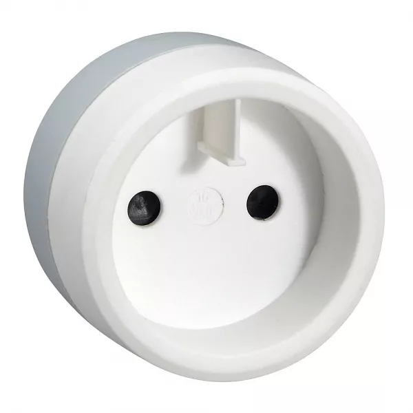 legrand-adaptateur 2p 16a 230v pour fiche standard fran�ais sur prise standard am�ricain (050386)