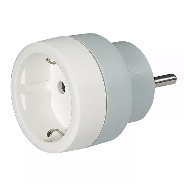 legrand-adaptateur 2p+t 16a 230v - fiche standard germanique sur prise standard fran�ais (050382)