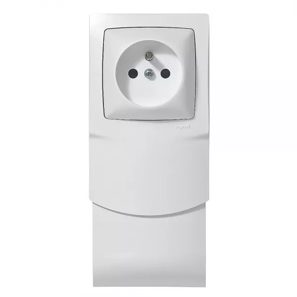 legrand-cadre appareillage saillie 1 poste avec prise de courant pour plinthe (298921)
