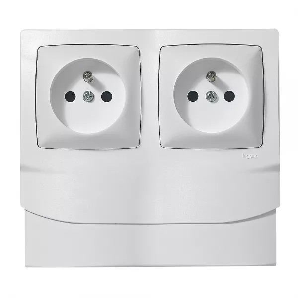 legrand-cadre saillie 2 postes avec 2 prises de courant pour moulure 12,5mm (298903)