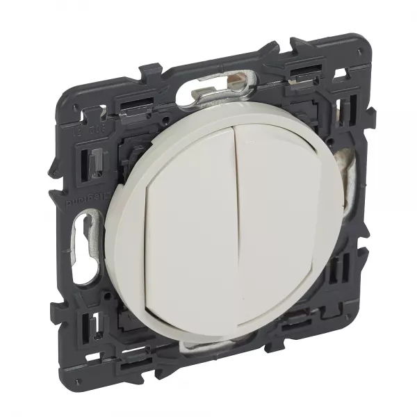 legrand-double interrupteur ou va-et-vient c�liane 10ax avec enjoliveur blanc et support (067702)