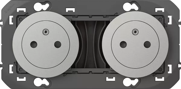 legrand-double prise de courant 2p+t surface dooxie 16a pr�c�bl�es finition alu (600432)