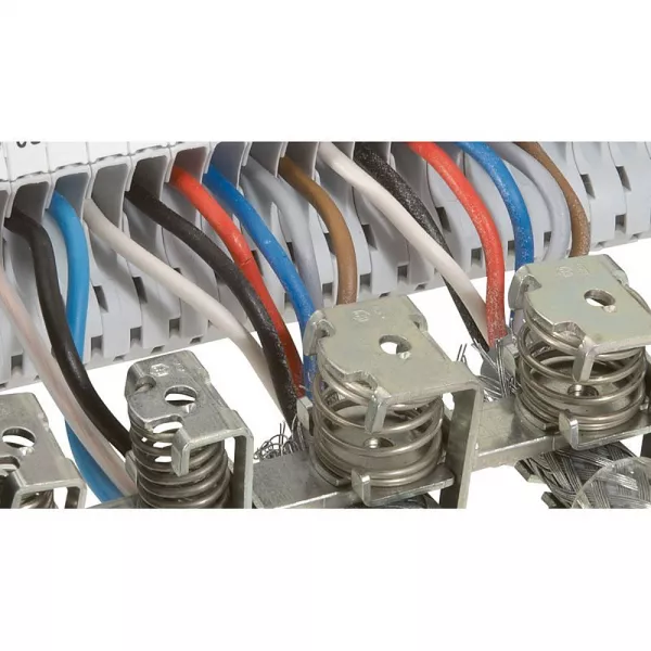 legrand-etrier de blindage pour bloc de jonction viking 3 pour c�ble diam�tre 3mm � 8mm (037530)
