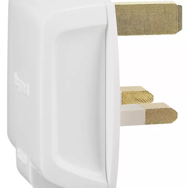 legrand-fiche 2p+t 13a 250v~ standard bs � sortie lat�rale avec fusible de 13a - blanc (050326)