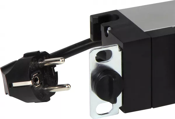 legrand-pdu 19pouces 1u lcs� - 9x2p+t rouges - cordon 3m avec fiche 2p+t 16a (646811)
