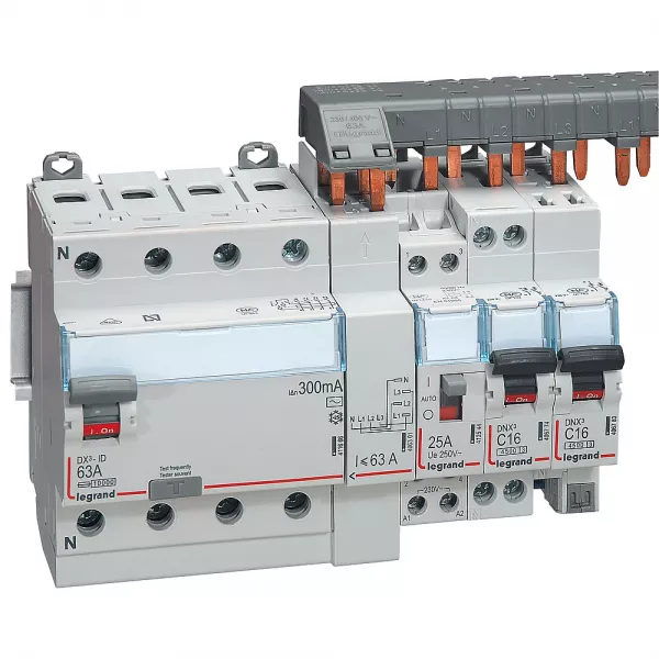 legrand-peigne d\'alimentation 4p t�te de groupe hx� horizontal optimis� - 12 modules (405201)
