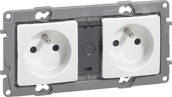 legrand-prise 2x2p+t horizontale nilo� 16a pr�-c�bl�e bornes automatiques - finition pur (664745)
