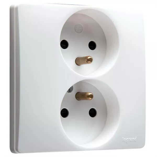 legrand-prise 2x2p+t verticale nilo� 16a compacte � bornes automatiques - finition pur (664541)
