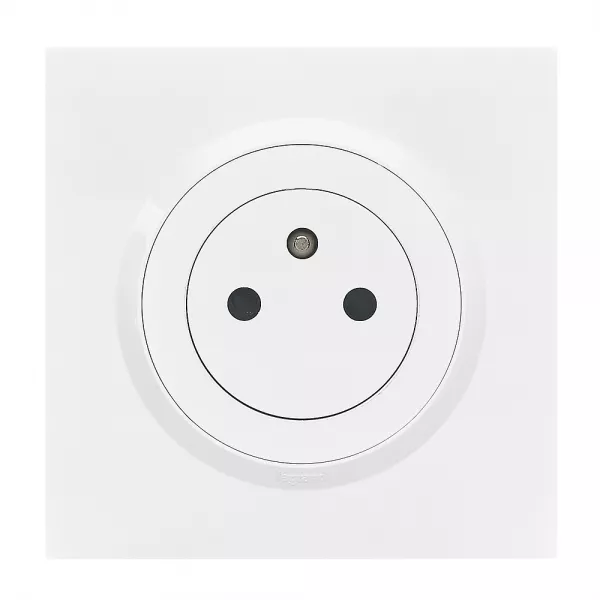 legrand-prise de courant 2p+t surface dooxie 16a avec plaque carr�e blanche et griffes (095015)