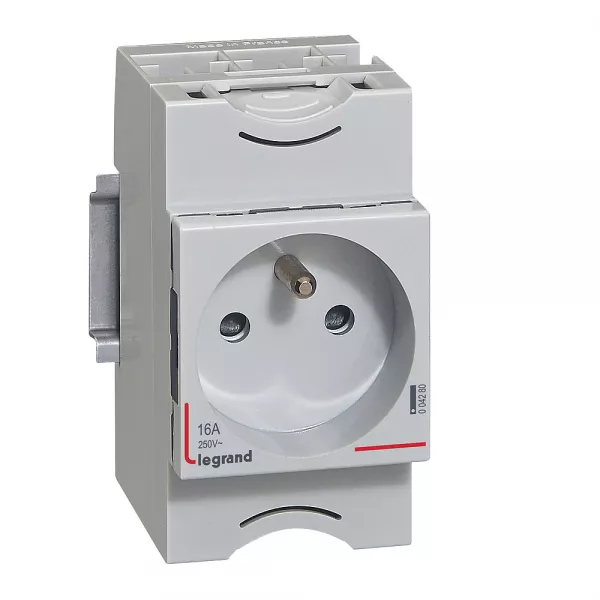 legrand-prise de courant avec terre 10a et 16a - 2,5 modules din (092782)