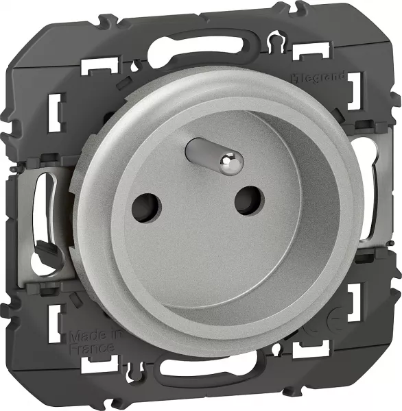 legrand-prise de courant easyr�no 2p+t faible profondeur dooxie 16a finition alu (600428)