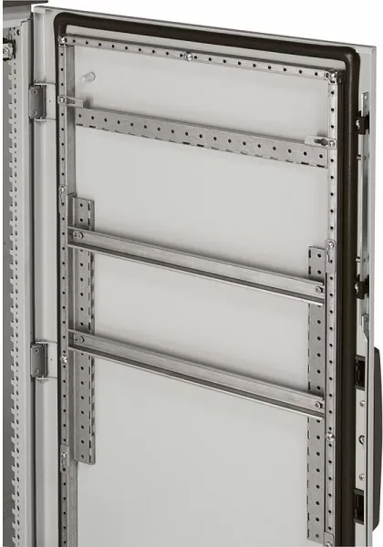 legrand-profil� pour accessoire de porte largeur 600mm pour armoire altis (047719)