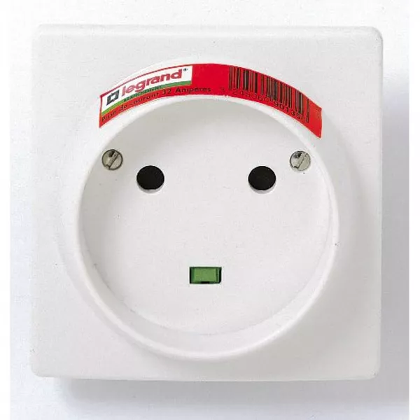legrand-socle 2p+t 32a avec �clips de protection et �tiquette avec gencod (090135)