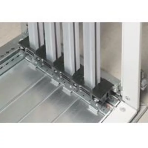 legrand-support isolant vx� entraxe 75 -barre alu en c d�cal�e en gaine � c�bles p.975mm (037369)