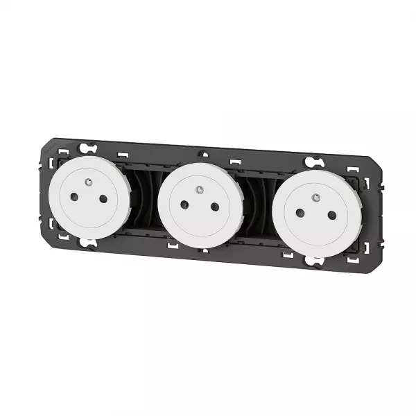 legrand-triple prise de courant 2p+t surface dooxie 16a pr�c�bl�es finition blanc (600333)