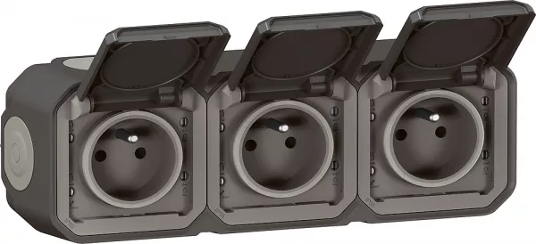 legrand-triple prise de courant horizontale avec volet plexo complet saillie -anthracite (070066)