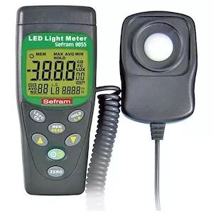 Luxm�tre num�rique pour �clairage LED et normal. 99 mesures de m�moire (SEFRAM 9855)